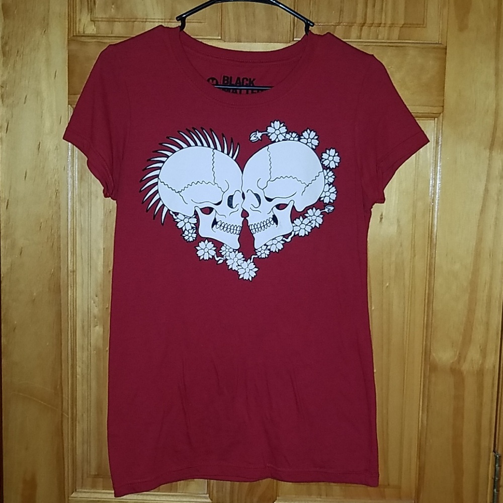 Two skulls in a heart tee